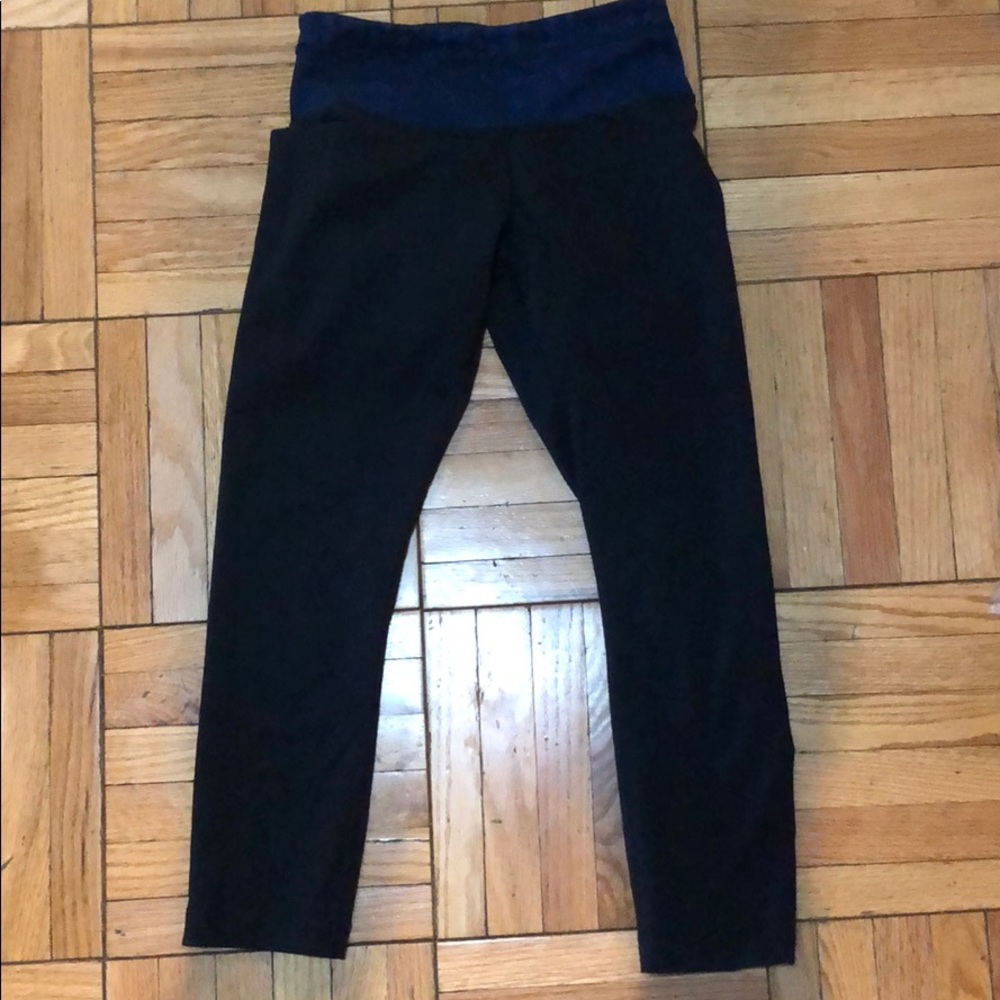 Black lululemon cropped legging